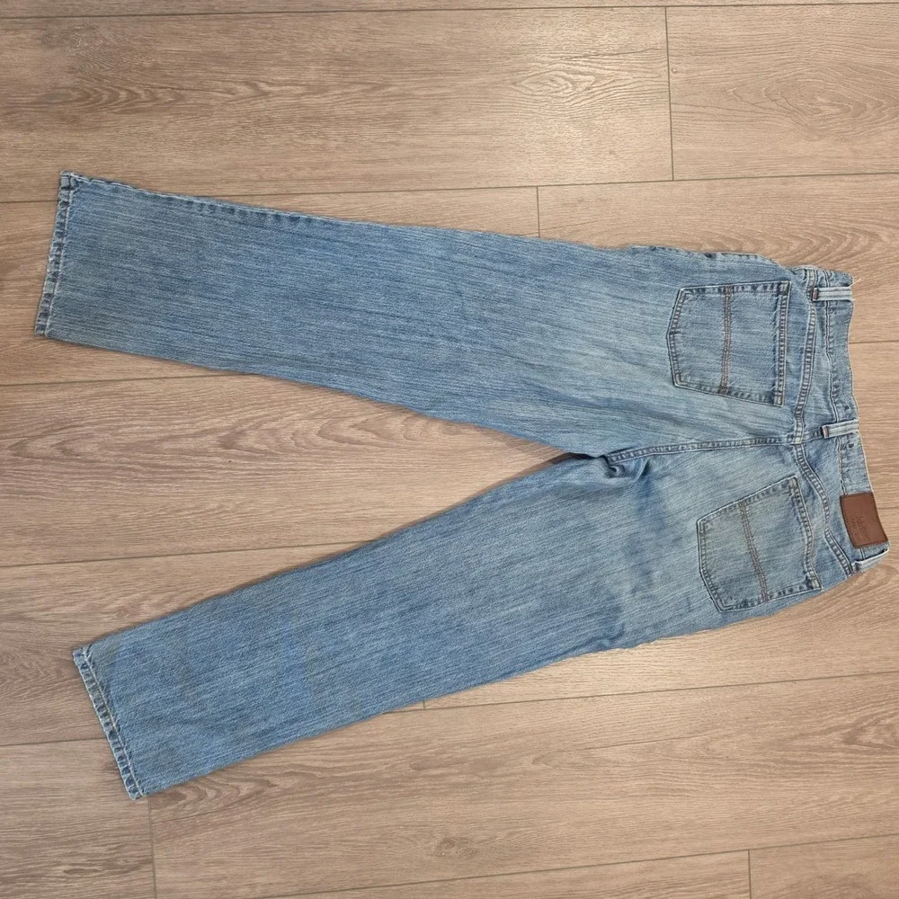 LL Bean Classic Fit Mens Jeans 33x32 Light Wash Blue Denim Straight Distressed